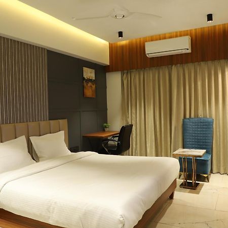 Hotel Florence Nanded Exterior photo