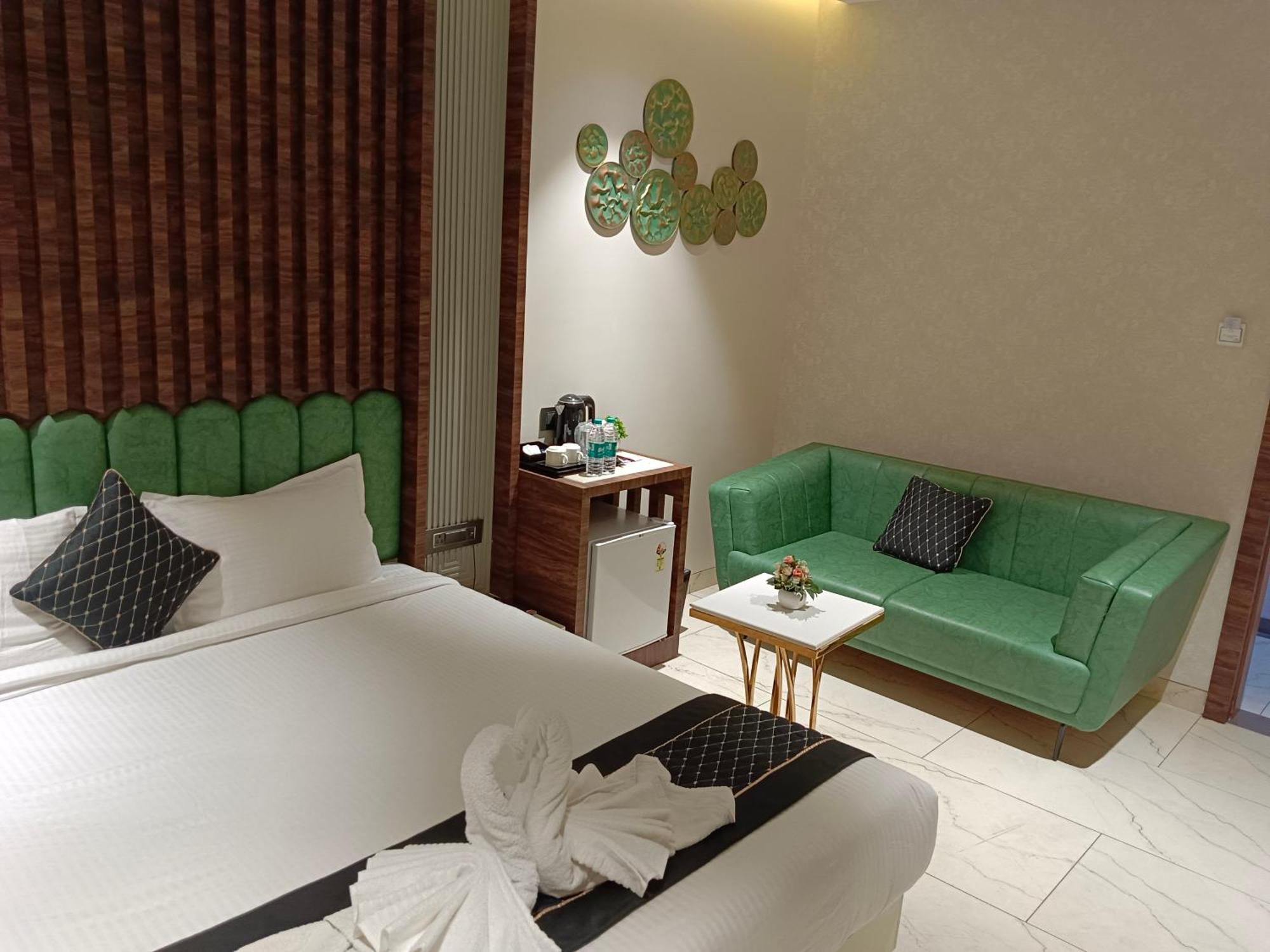 Hotel Florence Nanded Exterior photo