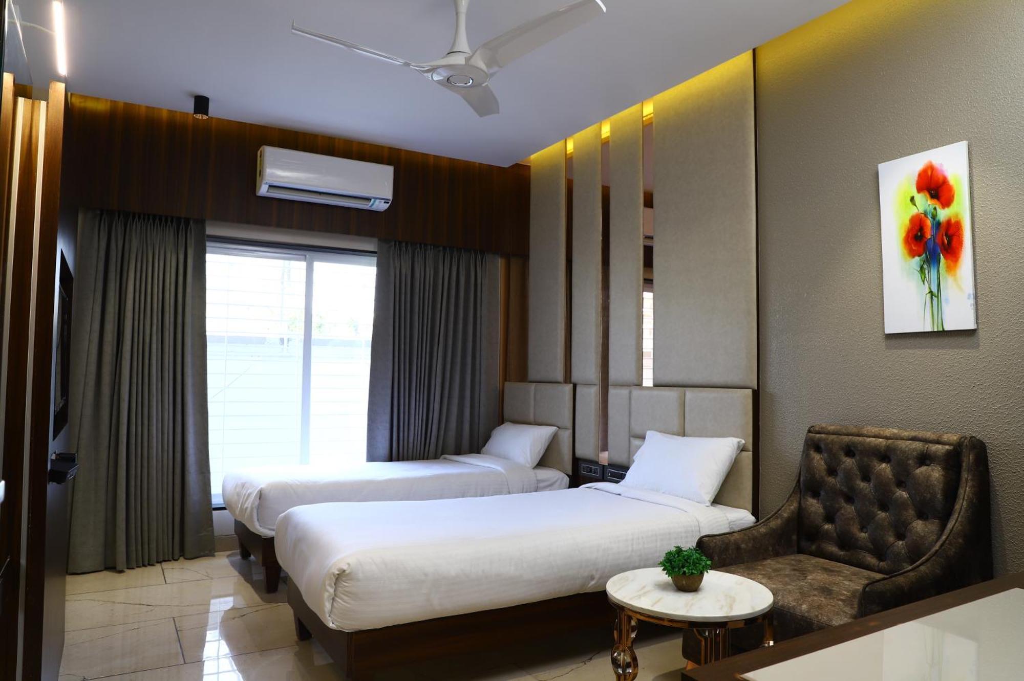 Hotel Florence Nanded Exterior photo