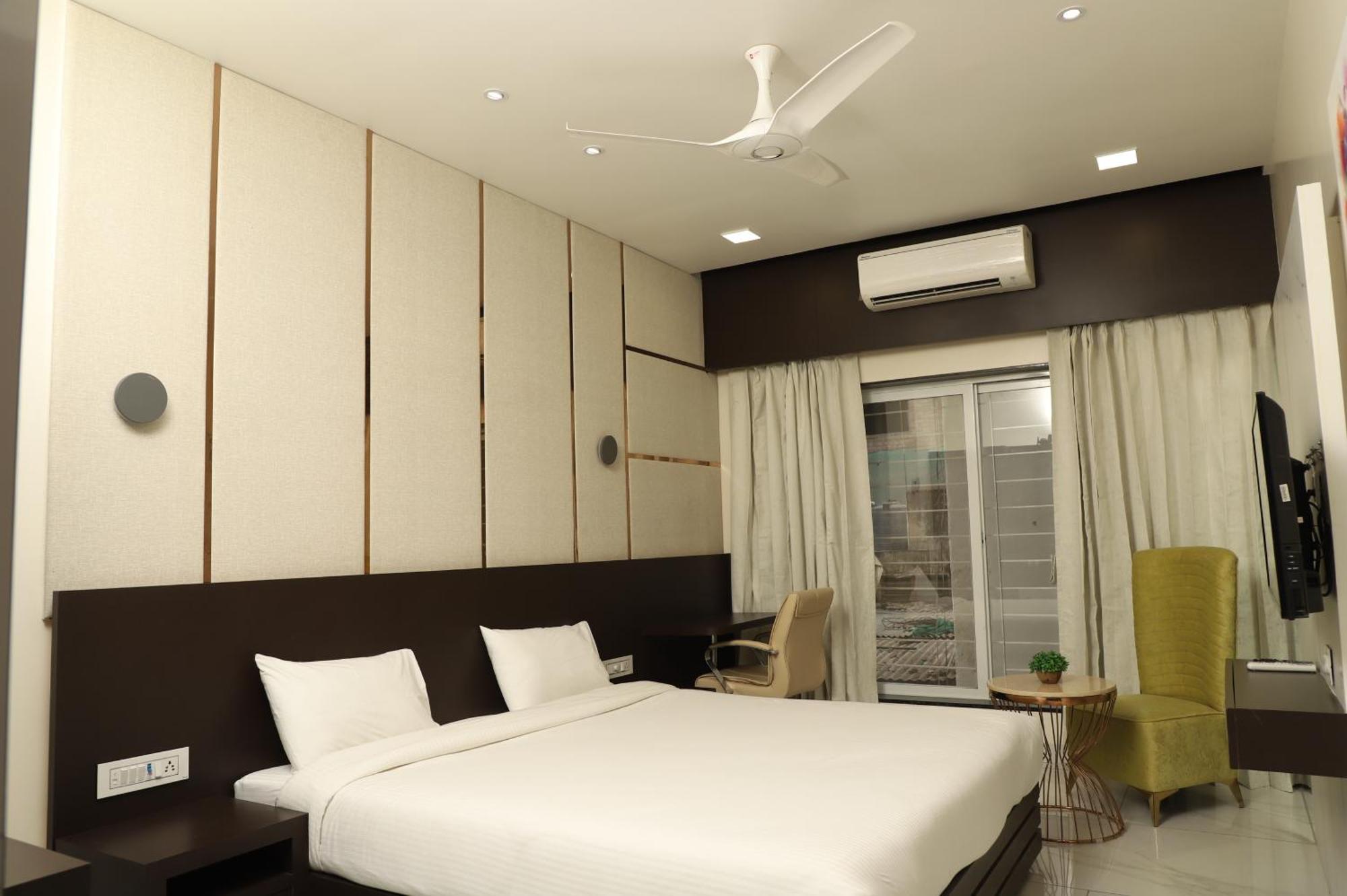 Hotel Florence Nanded Exterior photo